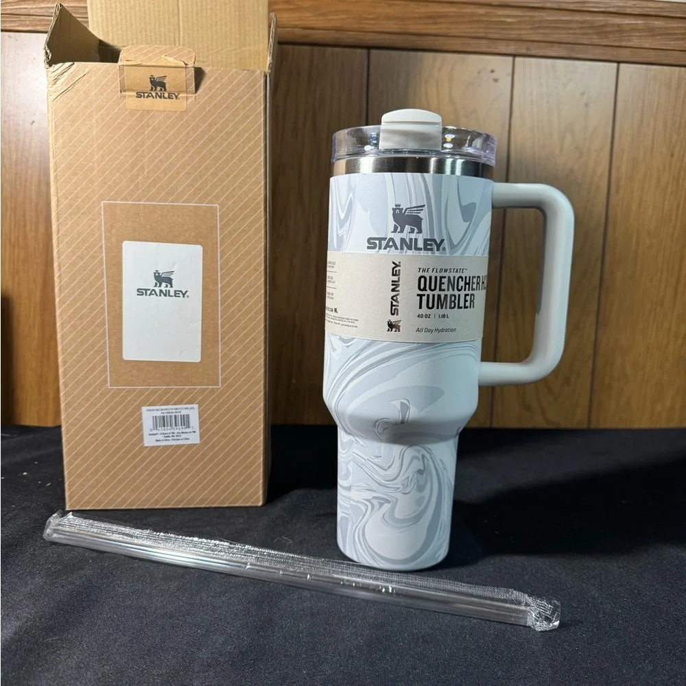 Stanley Marble White Quencher 40 oz Tumbler NEW - Picture 1 of 7